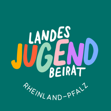 Das Bild zeigt das Logo des Landesjugendbeirat Rheinland-Pfalz. Auf grünen Hintergrund steht in weiß landes und Beirat, das Wort Jugend ist in Bund geschrieben.