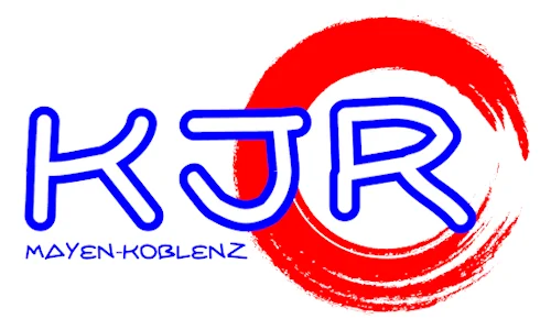 Das Bild zeigt das Logo des KJG Mayen Koblenz. KJR ist in blau uramdeter weißer Schrift auf einem roten Kreis zu sehen. Darunter steht in blau Mayen-Koblenz